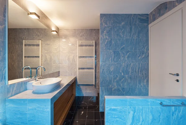 Interior, blue bathroom — Stock Photo, Image