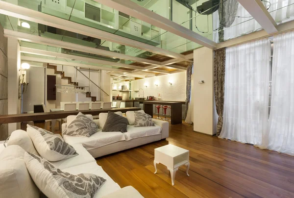 Intérieur, grand loft — Photo