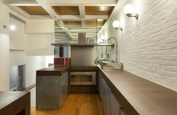 Intérieur, grand loft, cuisine domestique — Photo