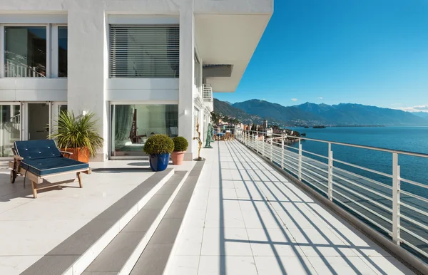 Schönes Penthouse, Terrasse — Stockfoto