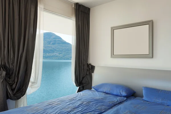 Interni, bellissimi appartamenti moderni, camera da letto — Foto Stock