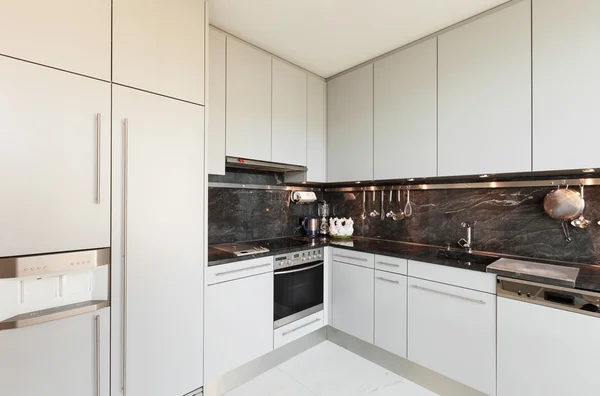 Interieur, witte keuken — Stockfoto