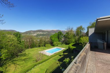 Yaz, modern ev Yüzme Havuzu dışında