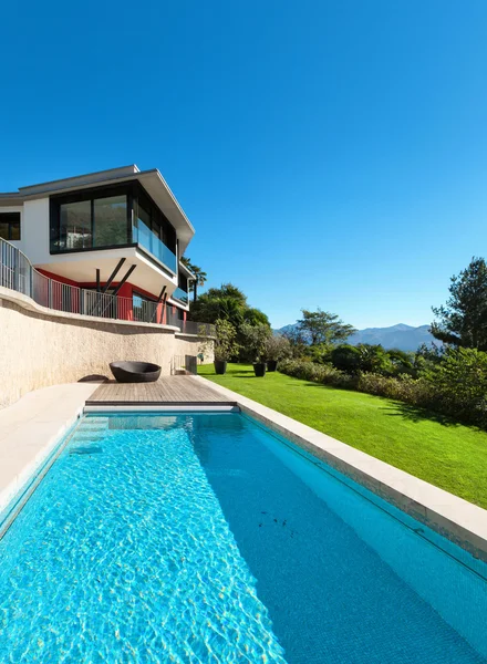 Moderne Villa mit Pool — Stockfoto