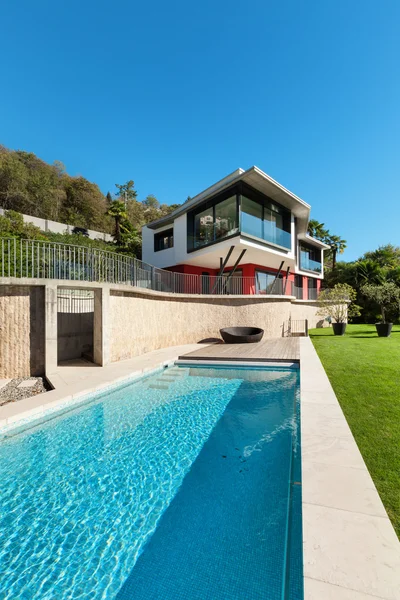 Modern villa-medencével — Stock Fotó