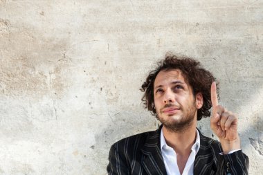 duvar, neşeli genç adam