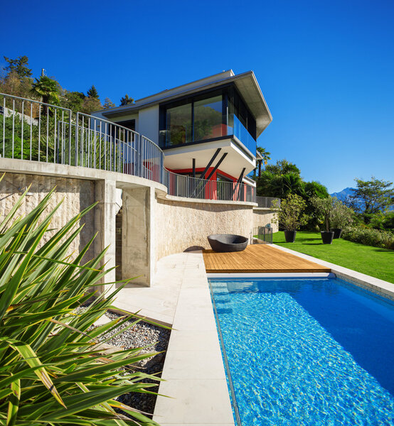 Новая архитектура, красивый современный дом
