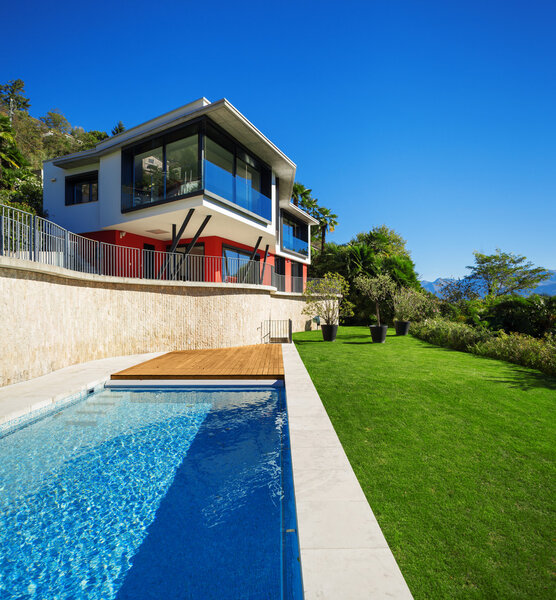 Новая архитектура, красивый современный дом
