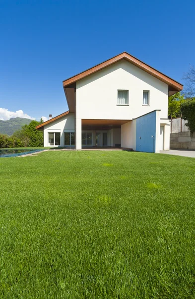 Schönes Einfamilienhaus — Stockfoto