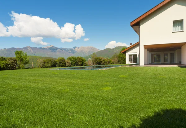 Beautiful family home — Stock Photo, Image