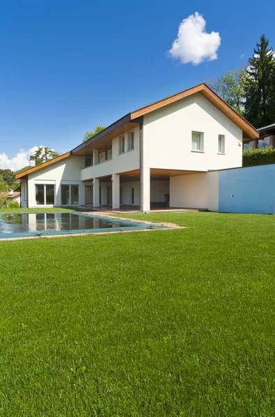 Schönes Einfamilienhaus — Stockfoto