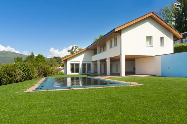 Schönes Einfamilienhaus — Stockfoto