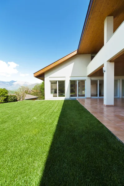 Beautiful family home — Stock Photo, Image