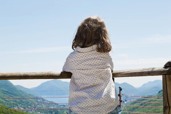 Small girl looking out — Stock Photo, Image