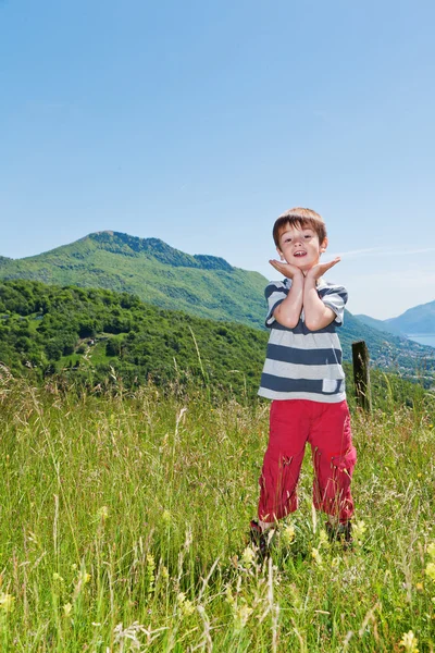 Niño en la naturaleza —  Fotos de Stock