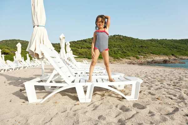 Young girl on vacation — Stock Photo, Image