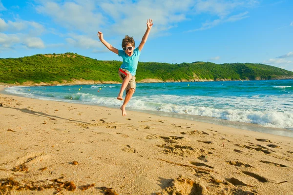 Junge am Strand — Stockfoto