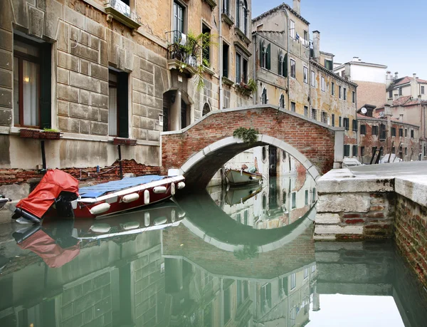 Characteristic street of Venice — Stock Photo, Image