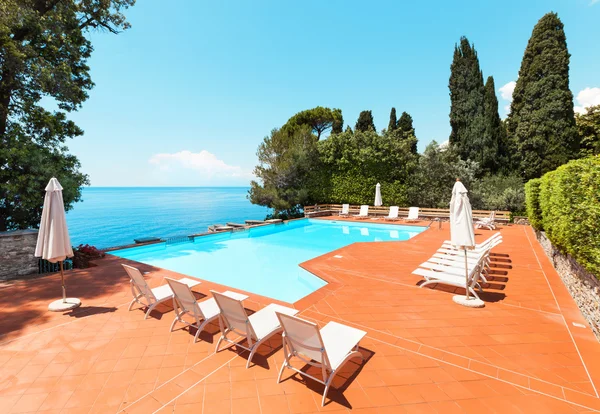 Vista de la hermosa piscina — Foto de Stock