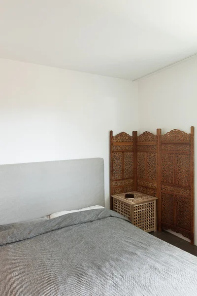 Квартира, удобная спальня — стоковое фото