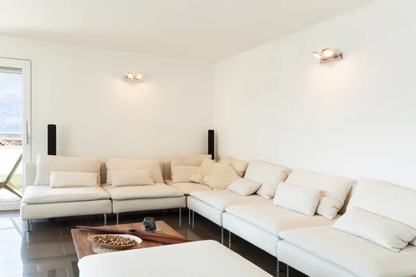 Apartamento, sala de estar cómoda — Foto de Stock