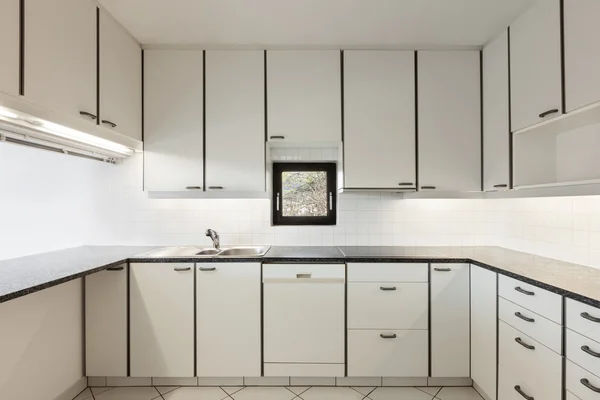Interni di appartamento vuoto, cucina — Foto Stock