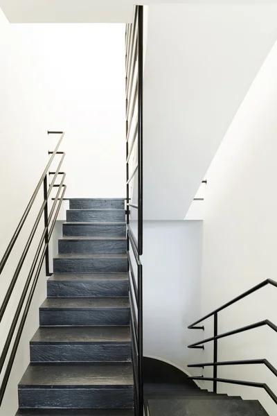 Intérieur, escalier d'un bâtiment — Photo