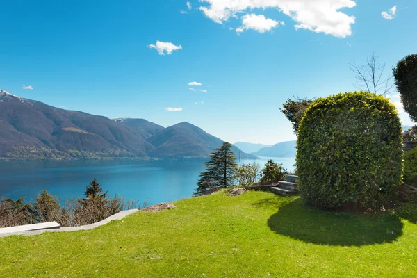 Paisagem Suíça: jardim — Fotografia de Stock