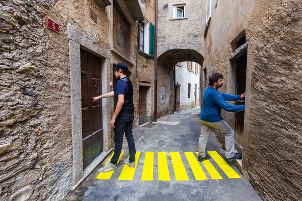 Koncept, crosswalks i gränden — Stockfoto