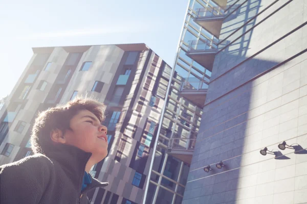 Child tourist in Milan — Stock Photo, Image