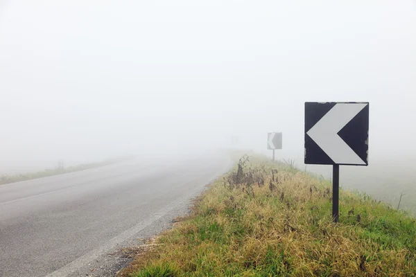 Campo típico italiano con niebla — Foto de Stock