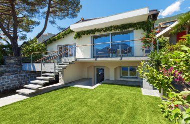 Bahçe dışında Villa