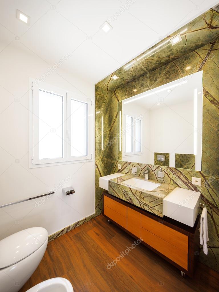Diseño de interiores, cuarto de baño con mármol — Foto de stock ... Diseño de interiores, cuarto de baño con mármol — Foto de stock ...