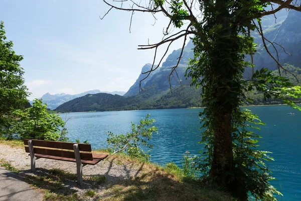 Mountain landscape and lake — Stock Photo, Image