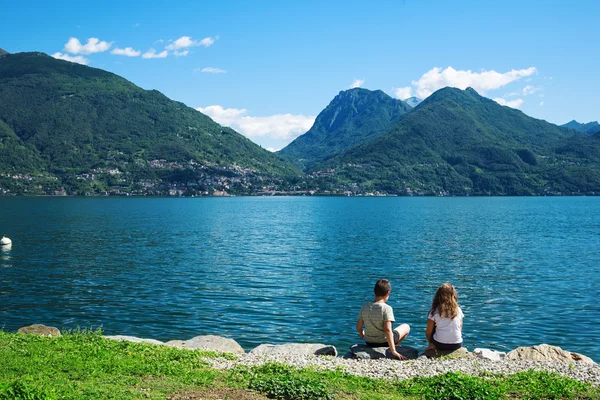 Göl tatil çocuklar — Stok fotoğraf