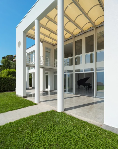 Villa moderna bianca — Foto Stock