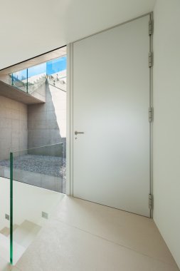 Modern bir evin iç, giriş