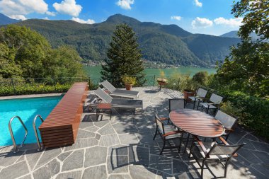 Yüzme Havuzu ile güzel Teras