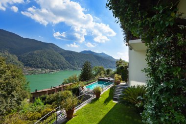 Yüzme Havuzu ile güzel Teras