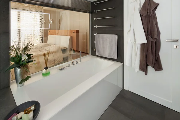 Interieur, komfortables Badezimmer — Stockfoto