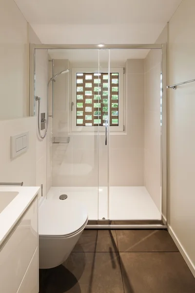 Інтер'єр нової квартири, сучасна ванна кімната — стокове фото