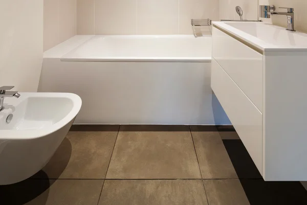 Interieur van nieuw appartement, moderne badkamer — Stockfoto