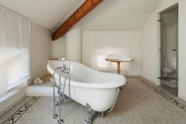 Beyaz Küvetli klasik banyo