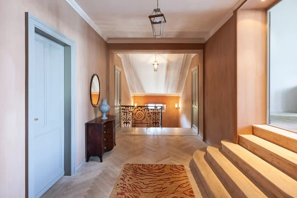 Corridor of a luxury mansion — Stock Photo, Image