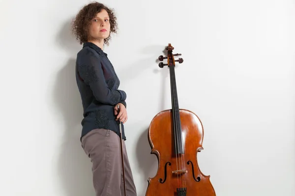 Ritratto di giovane violoncellista — Foto Stock