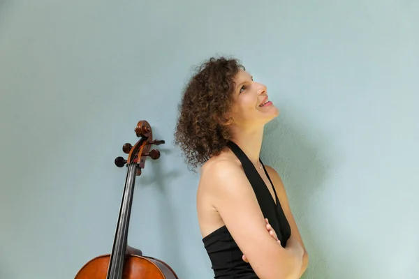 Retrato de violonchelista joven — Foto de Stock