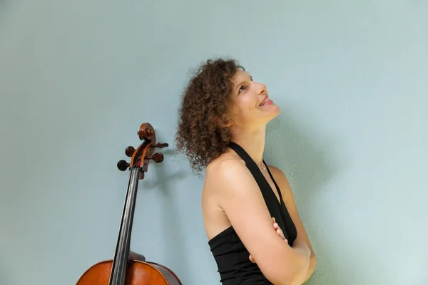 Retrato de violoncelista jovem — Fotografia de Stock