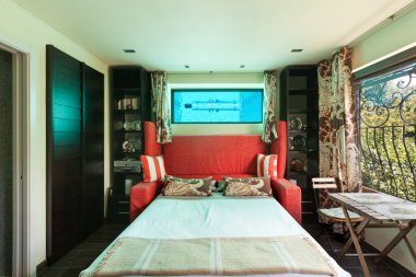 Çift Kişilik Yataklı bir yatak odası