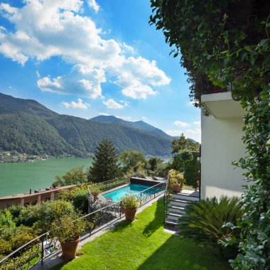 Yüzme Havuzu ile güzel Teras