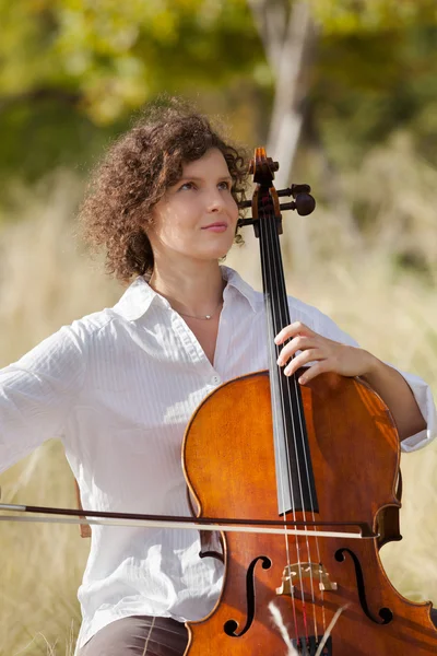 Retrato de un violonchelista — Foto de Stock